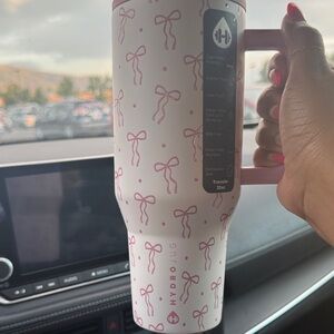 HydroJug Pink Ribbon Design Travel Mug
